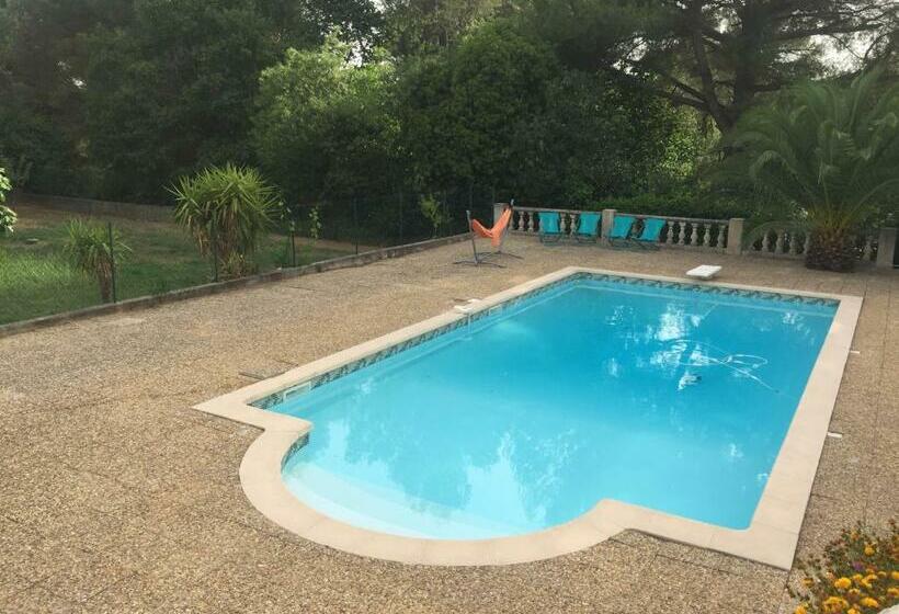 تختخواب و صبحانه Sur Les Pas De Pagnol