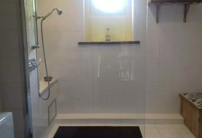 تختخواب و صبحانه Villa Tournesol