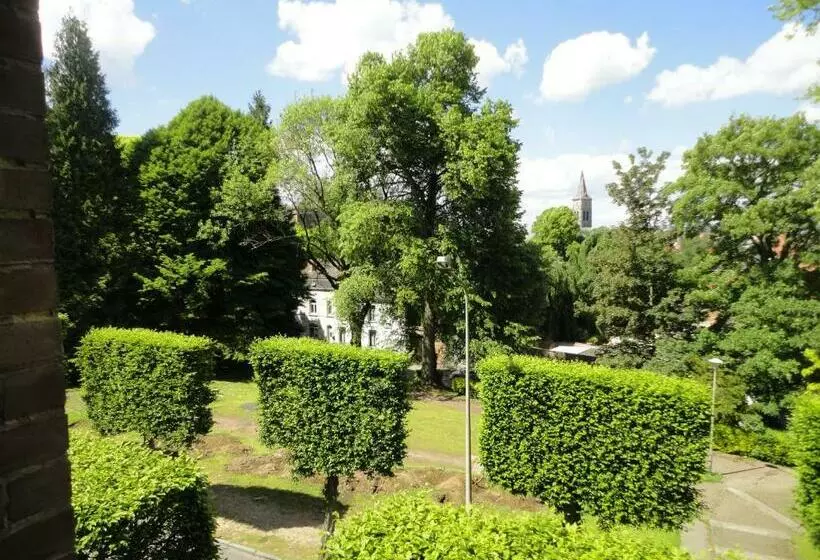 تختخواب و صبحانه Villa Tournesol