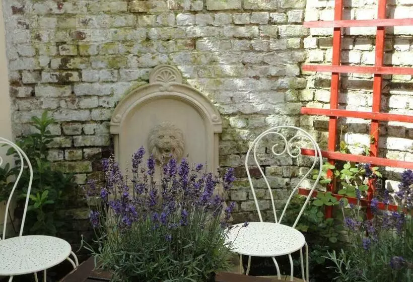 تختخواب و صبحانه Villa Tournesol