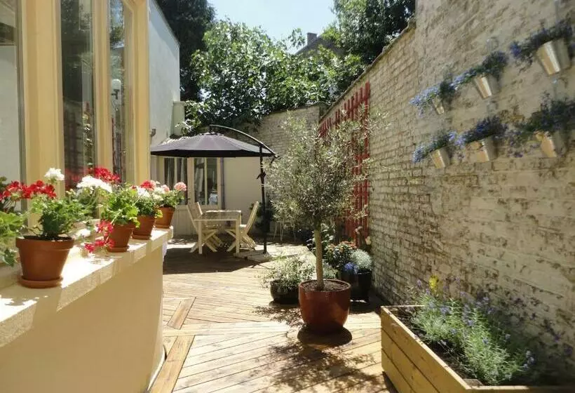 تختخواب و صبحانه Villa Tournesol