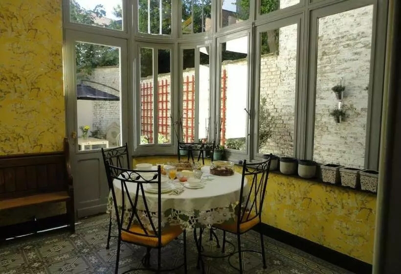تختخواب و صبحانه Villa Tournesol