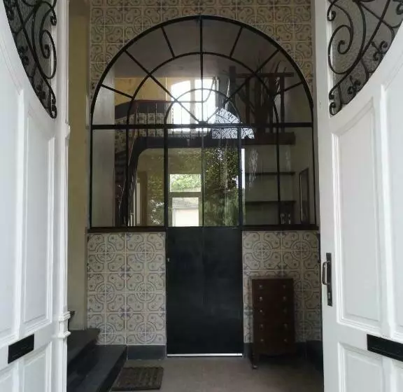 تختخواب و صبحانه Villa Tournesol