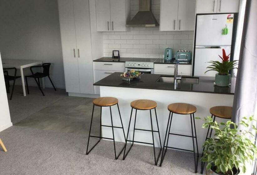 Пансион 2bd Family Or Couple Guesthouse Upstairs Near Turf Club, Hota In Bundall