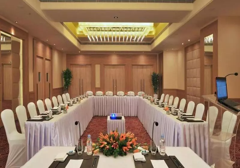 ホテル Radisson Hyderabad Hitec City