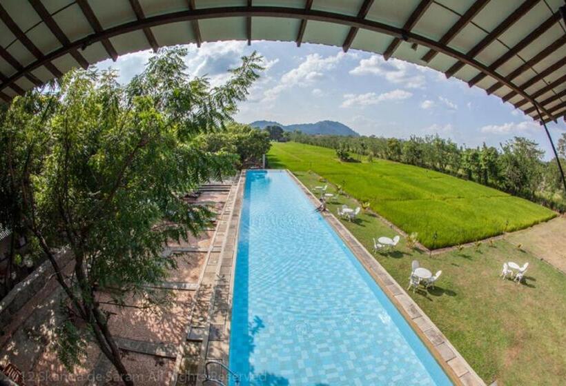 Hotel Sigiriana Resort By Thilanka