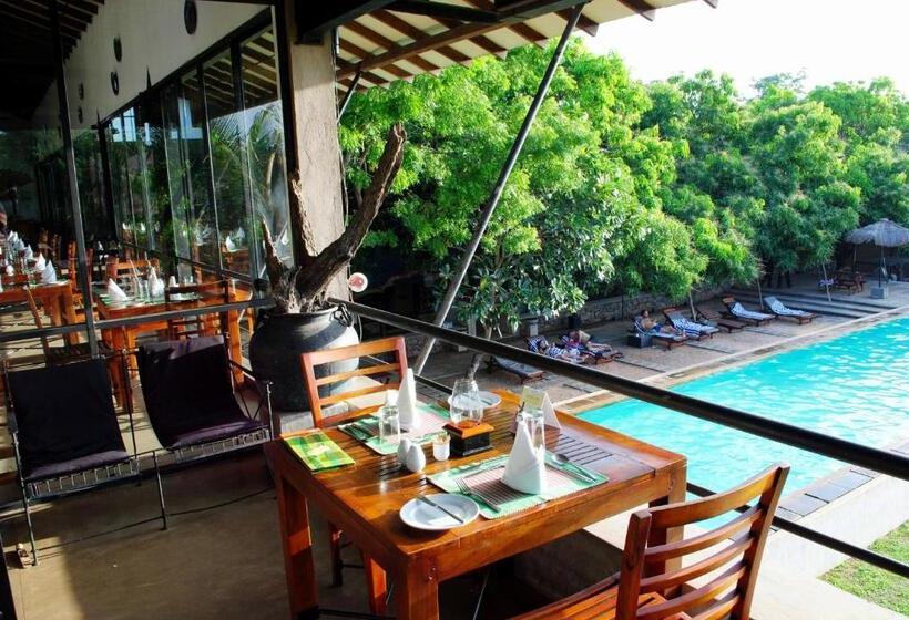 Hotel Sigiriana Resort By Thilanka
