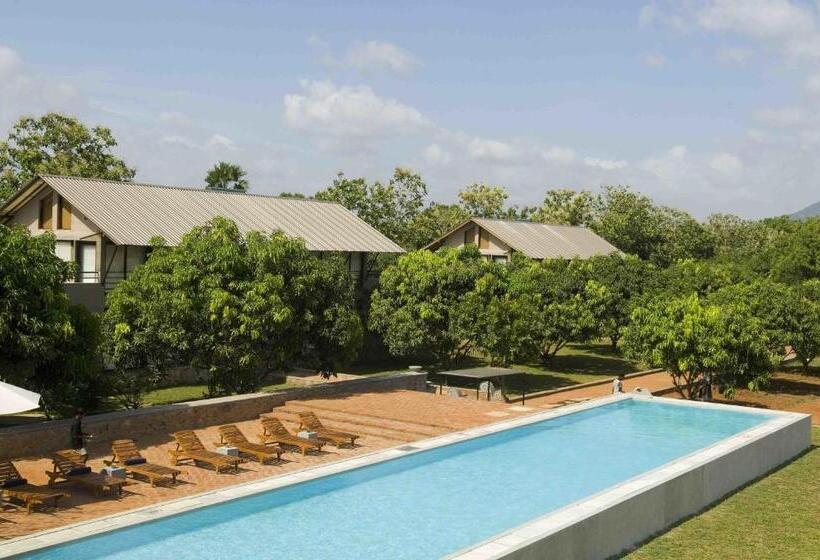 Hotel Sigiriana Resort By Thilanka