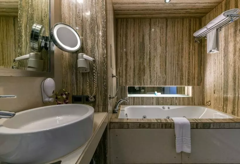 בית מלון כפרי The Regale By Tunga