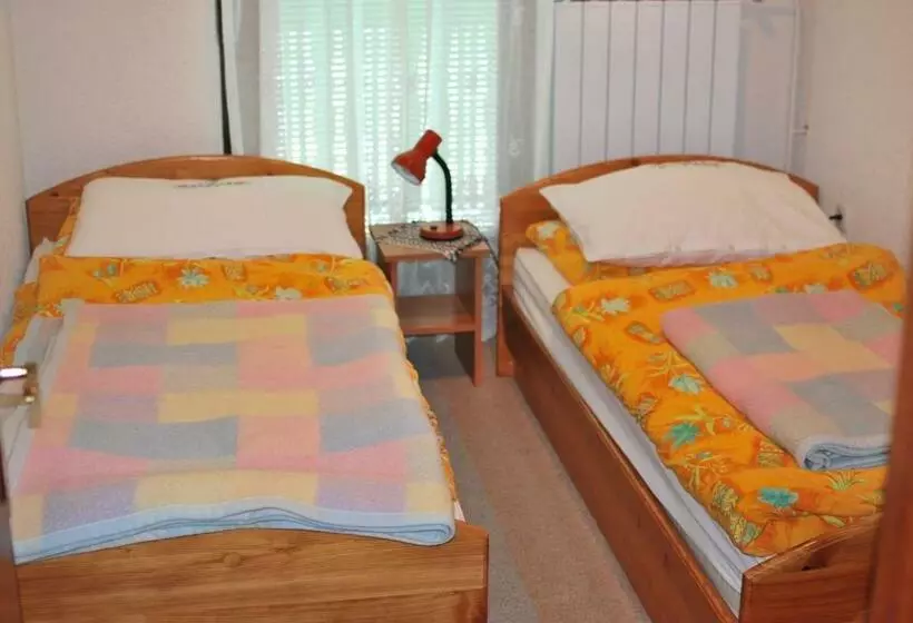 تختخواب و صبحانه Farm Stay Bogša