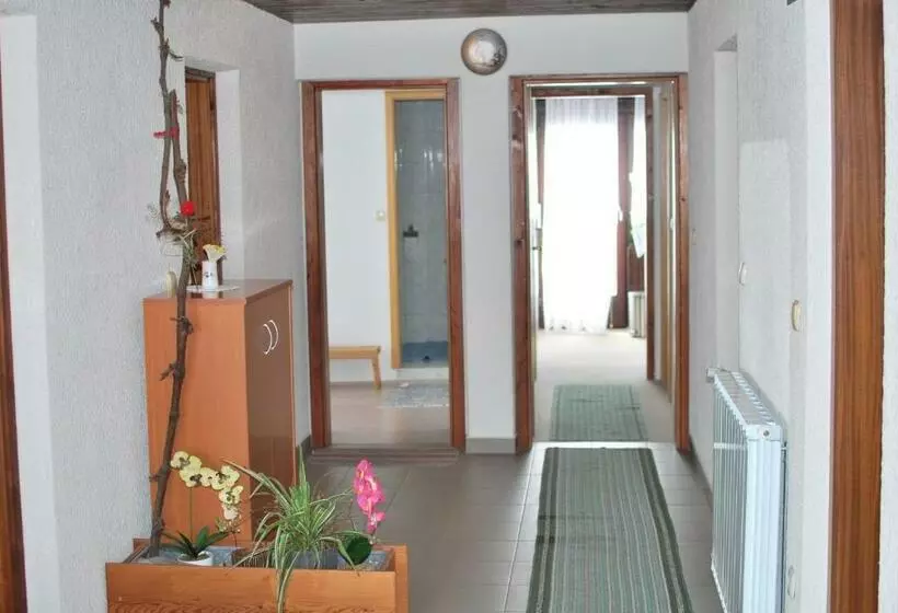 تختخواب و صبحانه Farm Stay Bogša