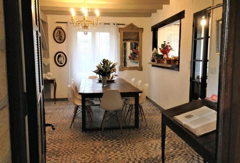 פנסיון Autour D Une Histoire