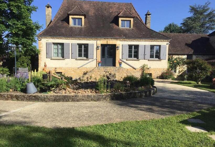 פנסיון Autour D Une Histoire