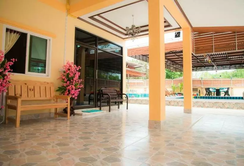 Majatalo Baan Sea Cream