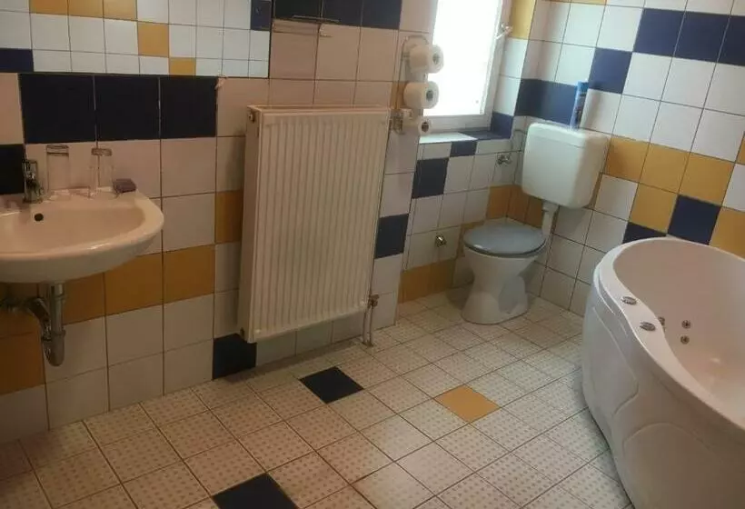 Majatalo Roland Motel