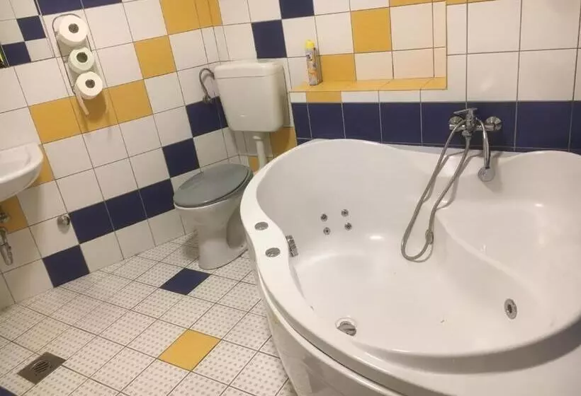 Majatalo Roland Motel