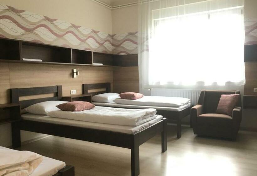 펜션 Toronyi Vendégház