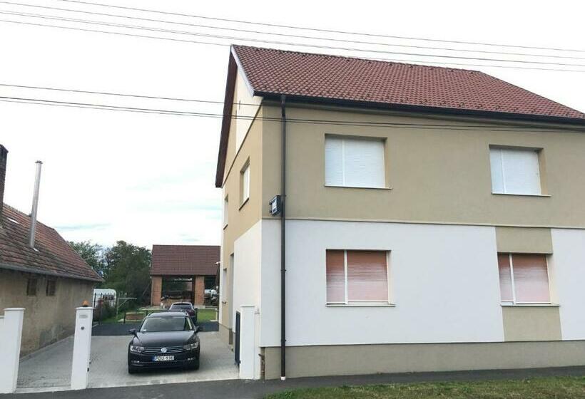 펜션 Toronyi Vendégház