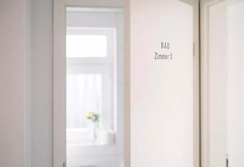 Retkeilymaja Gästehaus Am Flughafen Düsseldorf