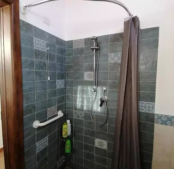 ベッドアンドブレックファースト Petronilla