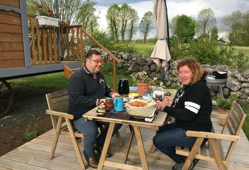 بنسيون La Roulotte Au Fond Du Pré