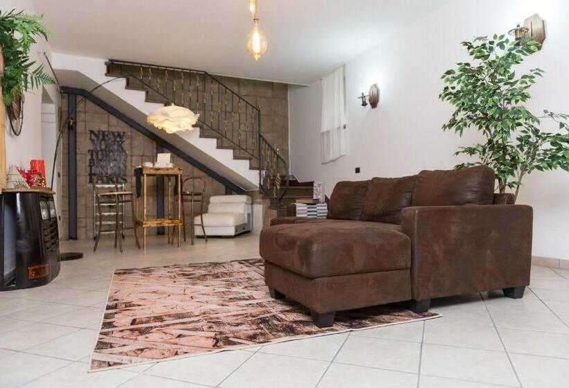 تختخواب و صبحانه Loft Style Taverna