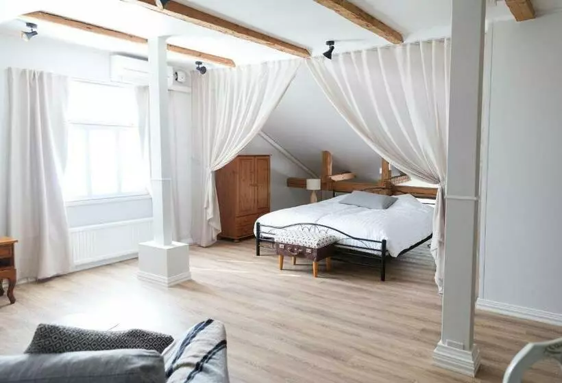 Cafe Restaurant & Hotel Saima