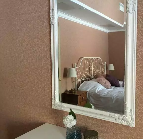 Cafe Restaurant & Hotel Saima