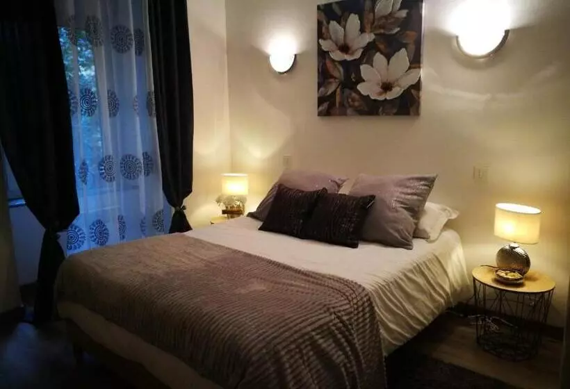 Hotel Le Grillon