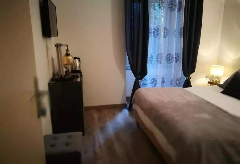 Hotel Le Grillon