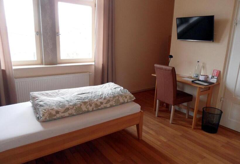 Pensão Im Bahnhof   Gästezimmer