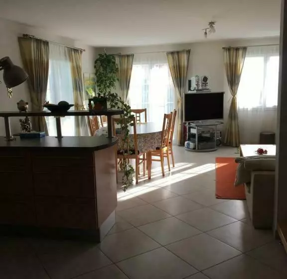 ペンション Queen Guest Room