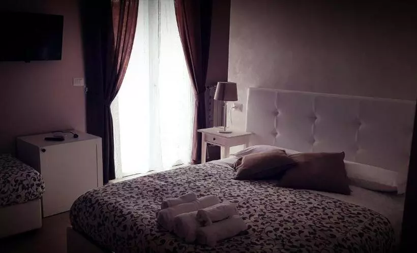 تختخواب و صبحانه Home Sweet Home
