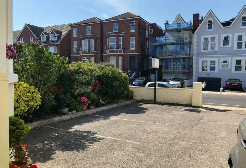 بنسيون Esk Vale Guest House