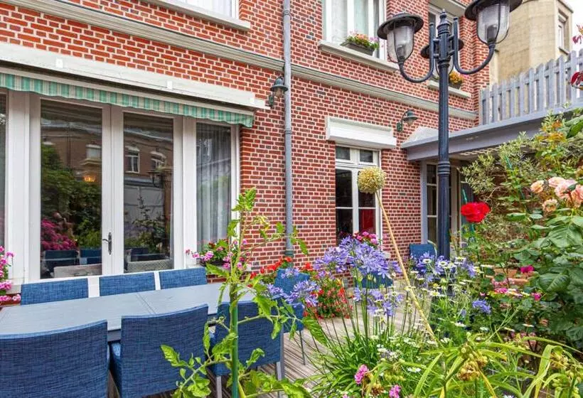 تختخواب و صبحانه Maison Longuevie