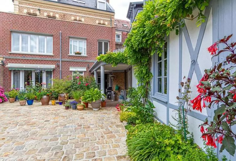 تختخواب و صبحانه Maison Longuevie