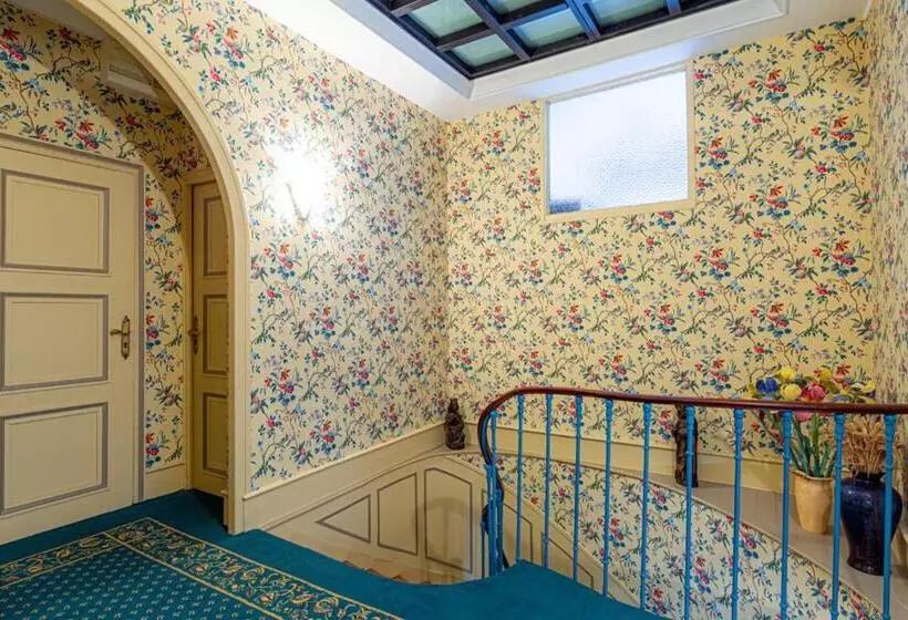 تختخواب و صبحانه Maison Longuevie