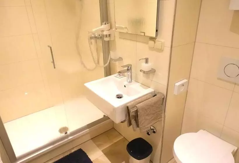 هتل Gasthof & Restaurant Am Kreuz