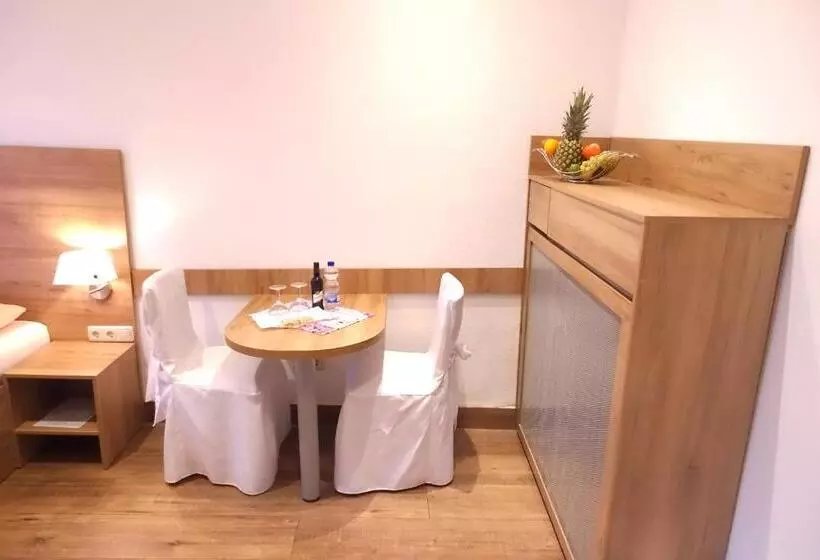 هتل Gasthof & Restaurant Am Kreuz