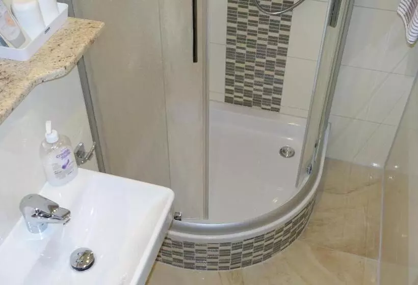 هتل Gasthof & Restaurant Am Kreuz