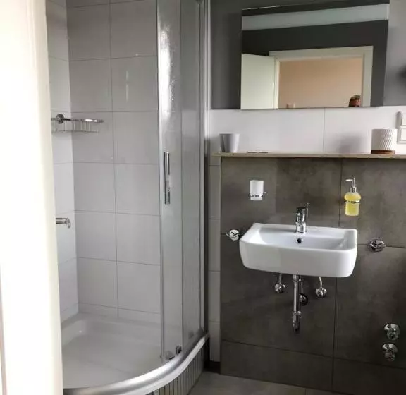 هتل Gasthof & Restaurant Am Kreuz