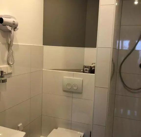 هتل Gasthof & Restaurant Am Kreuz