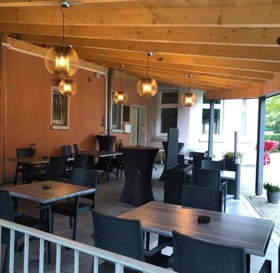 هتل Gasthof & Restaurant Am Kreuz