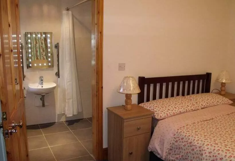 Majatalo Cosy Ground Floor Disabled Friendly Room In Farm House