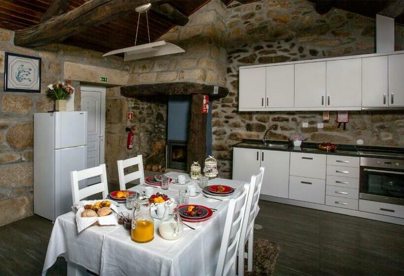 تختخواب و صبحانه Casa Amarela