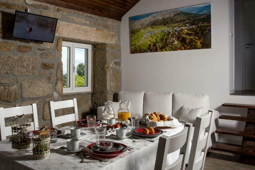 تختخواب و صبحانه Casa Amarela