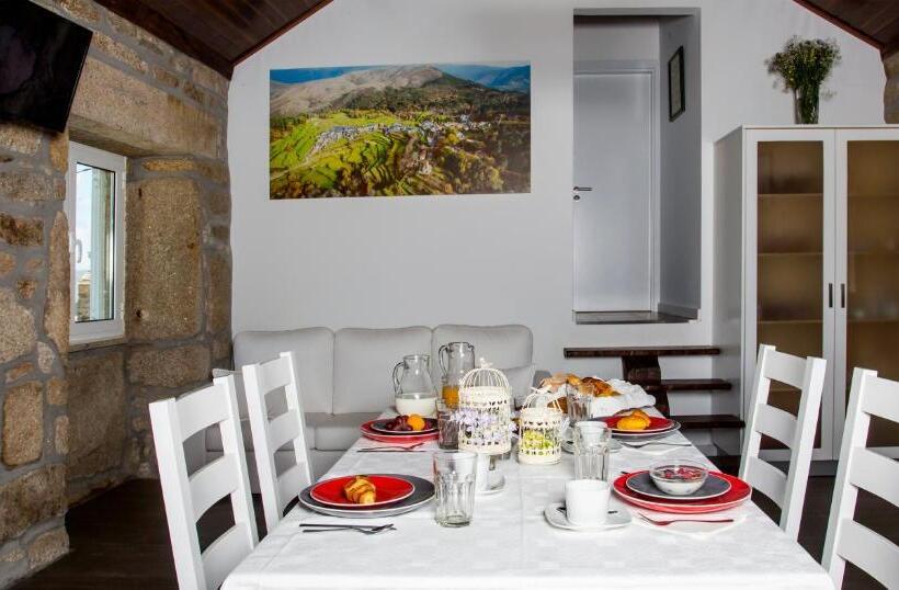 تختخواب و صبحانه Casa Amarela