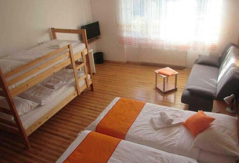 تختخواب و صبحانه Pod Orehi