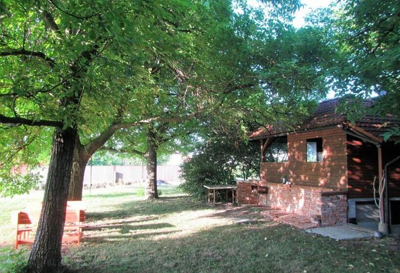 تختخواب و صبحانه Pod Orehi