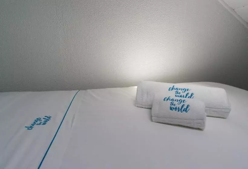 Change The World Hostels   Cascais   Estoril